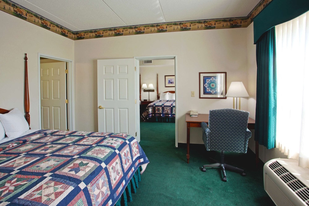 Parkview Inn & Suites, Lancaster Amish Country, PA 7/26