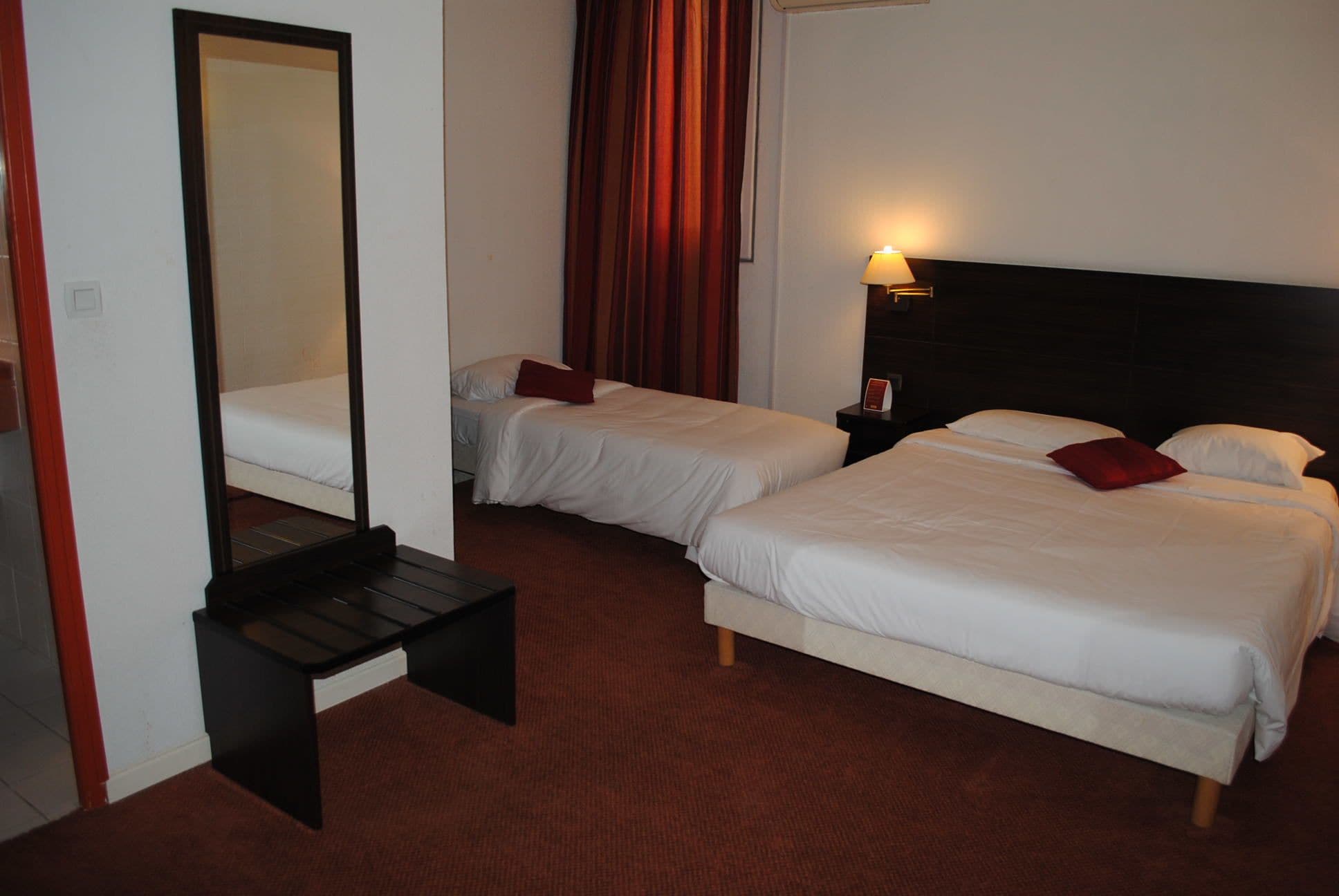 ROOM, TRIPLE