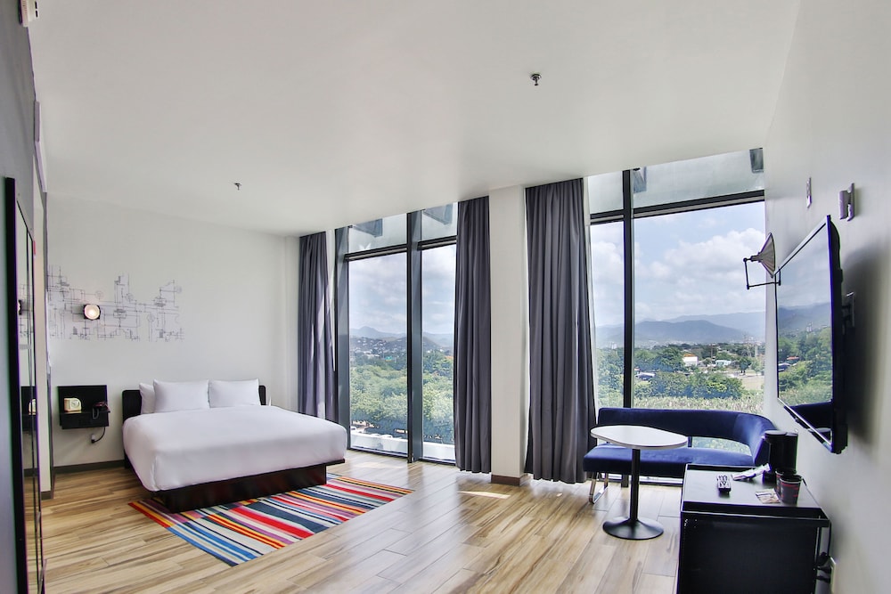 Aloft Ponce 17/50