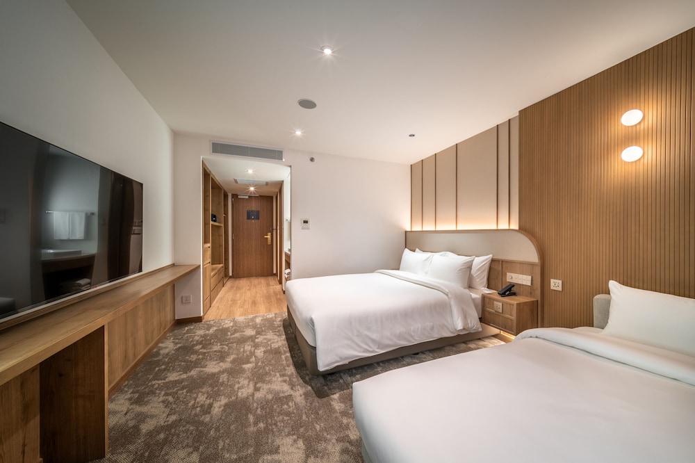 Superior, Triple, Queen Bed, Sofa