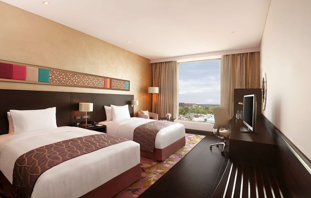 EXECUTIVE, TWIN BEDS, CITY VIEW