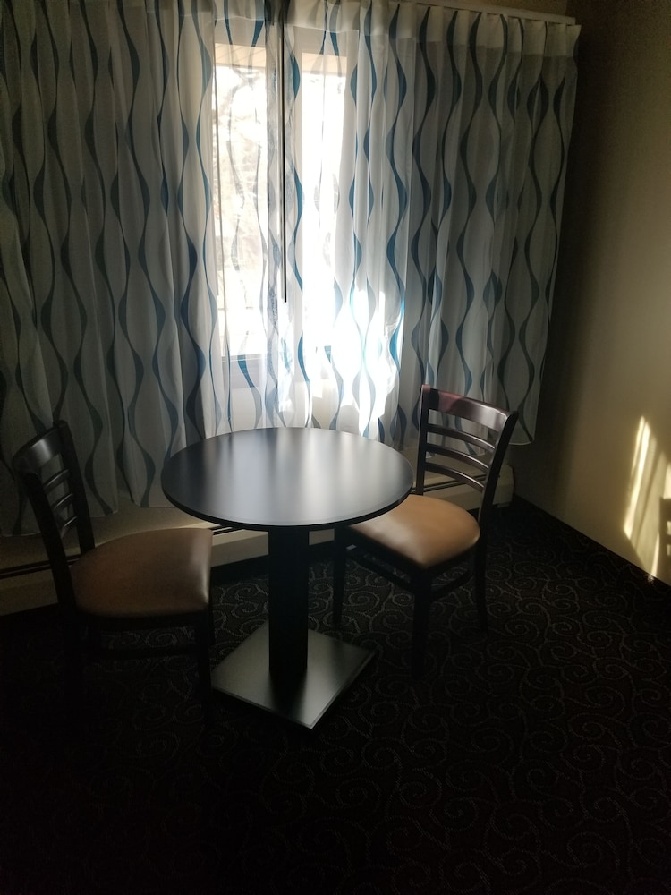 Days Inn by Wyndham Fort Collins 28/75