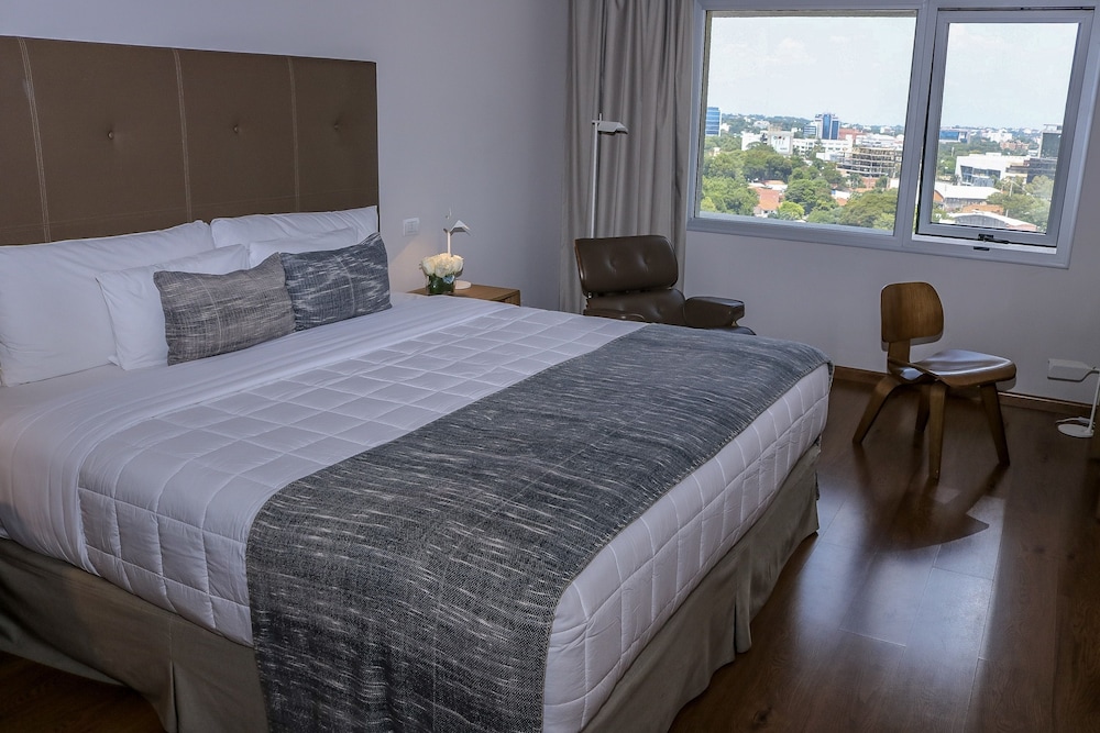 ROOM, KING BED, ACCESSIBLE