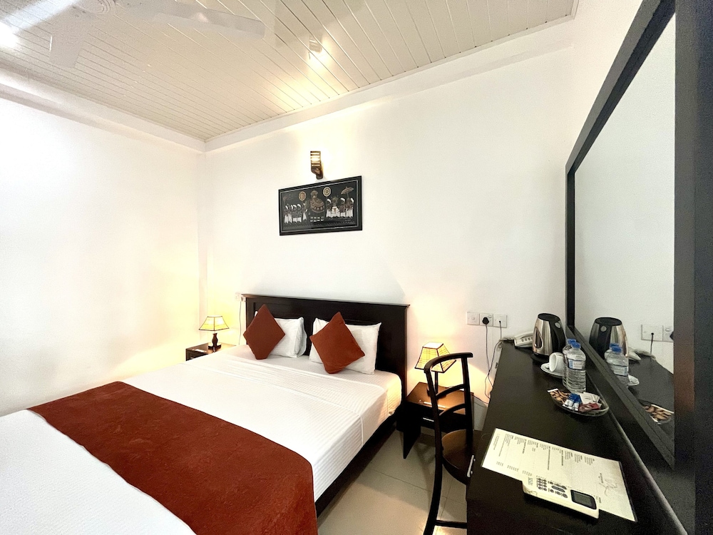 My City Hotel 6/50