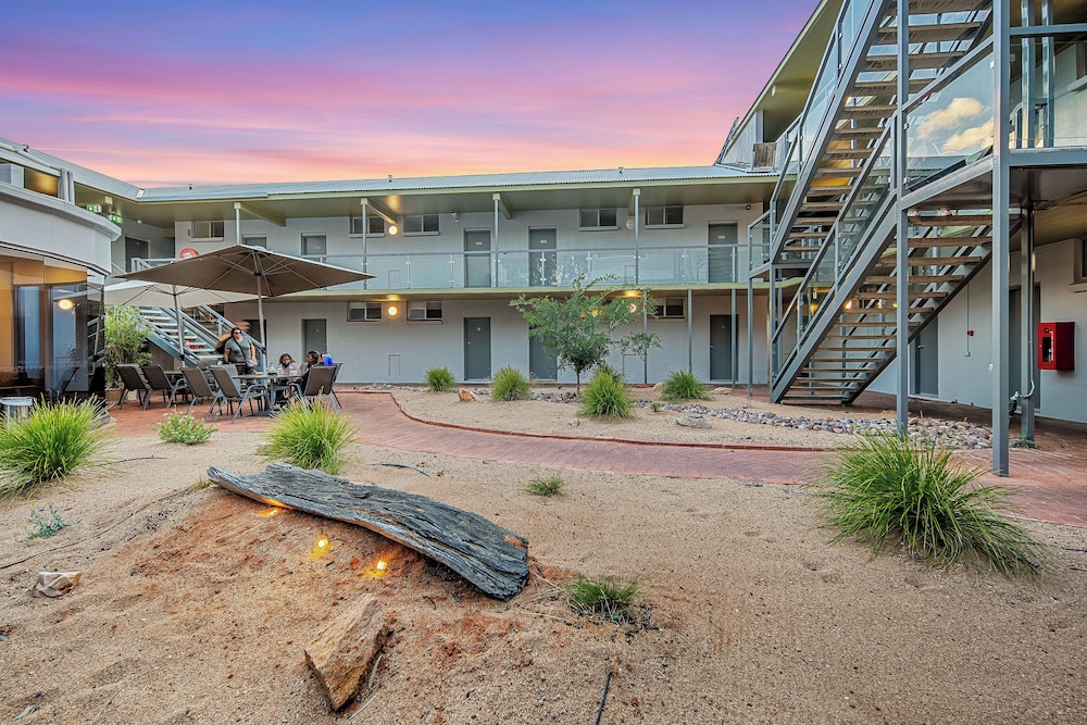 Mantra Alice Springs 63/65