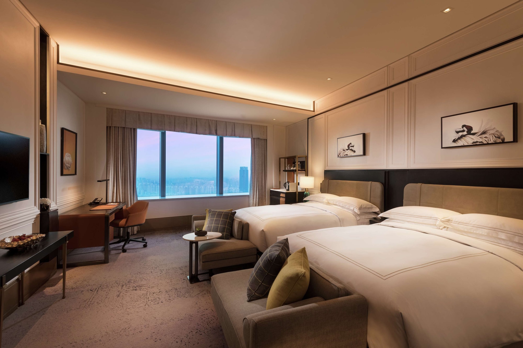 DELUXE, 2 QUEEN BEDS
