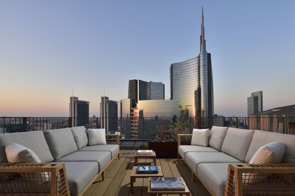 Milano Verticale UNA Esperienze 34/77