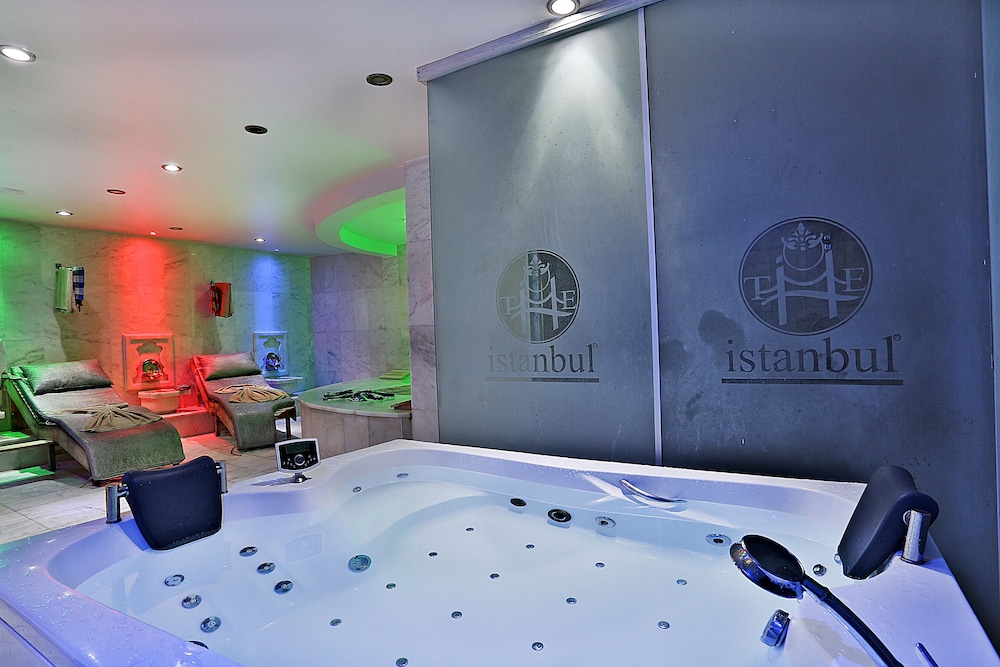 THE ISTANBUL HOTEL 33/50