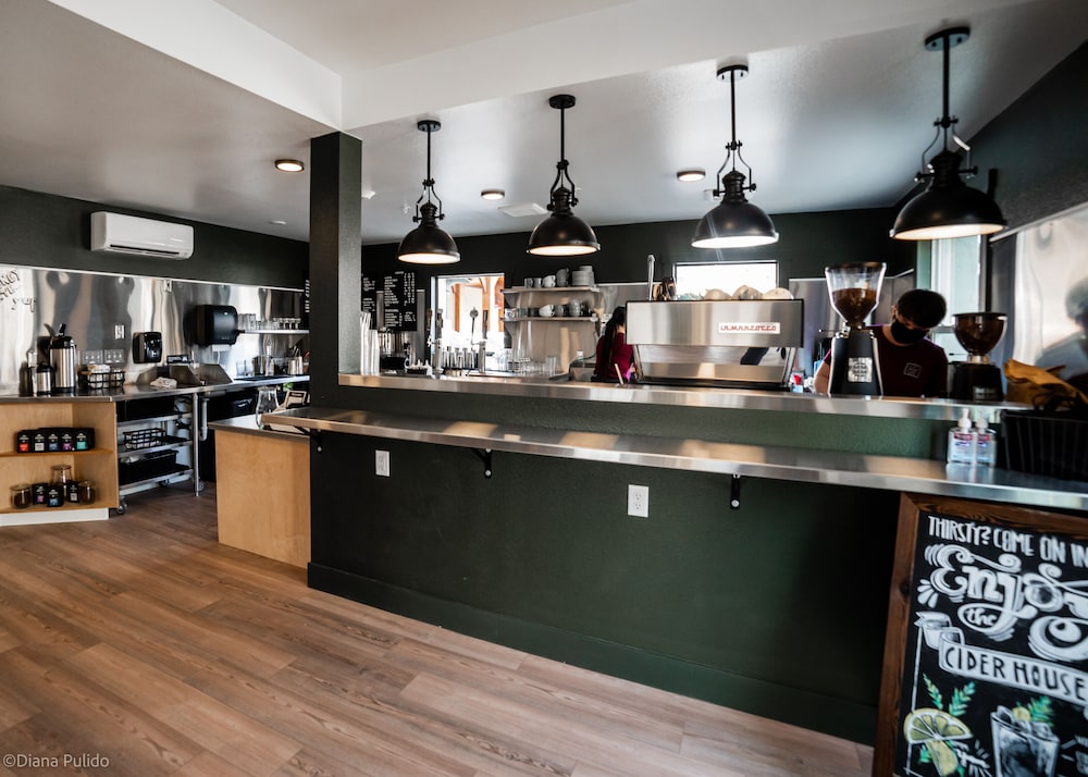 LOGE Leavenworth Downtown 30/50