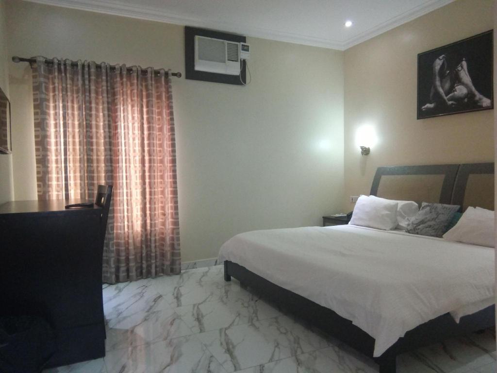 Allen Suites 3/12