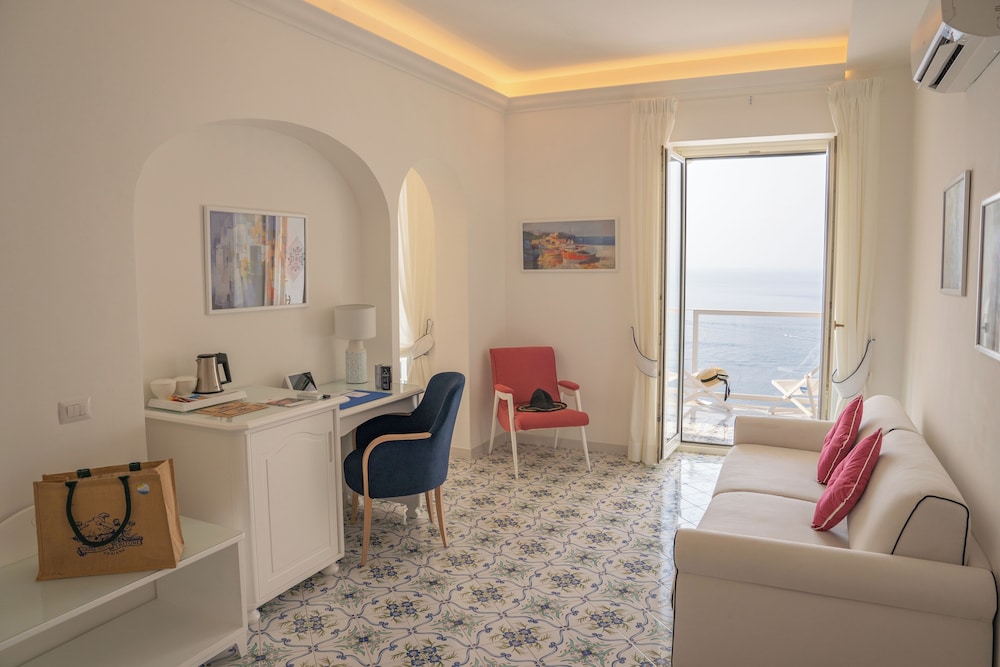 Grand Hotel Tritone 53/76