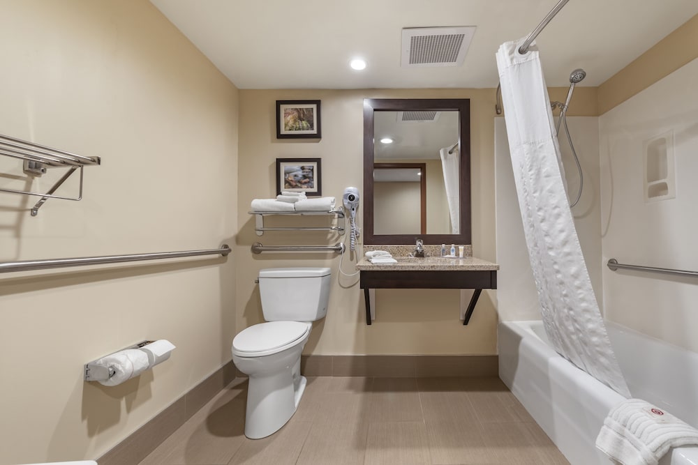 Comfort Inn & Suites Morehead 10/28