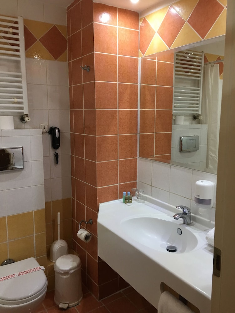 Athina Airport Hotel 64/67