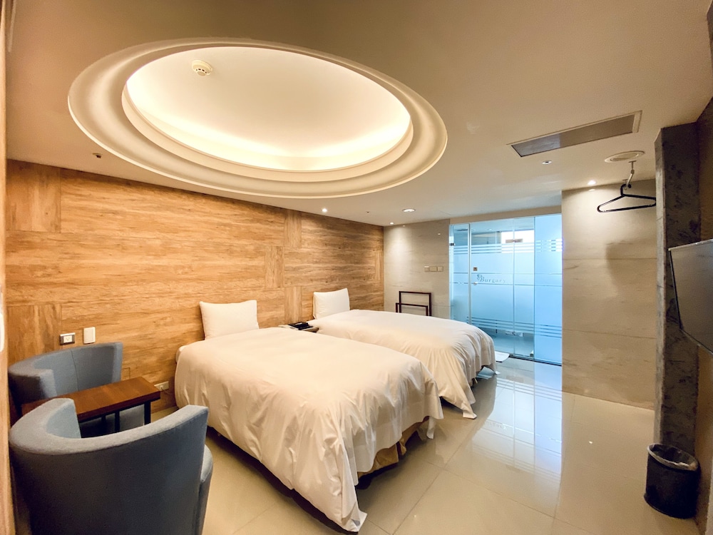 DELUXE, TWIN BEDS