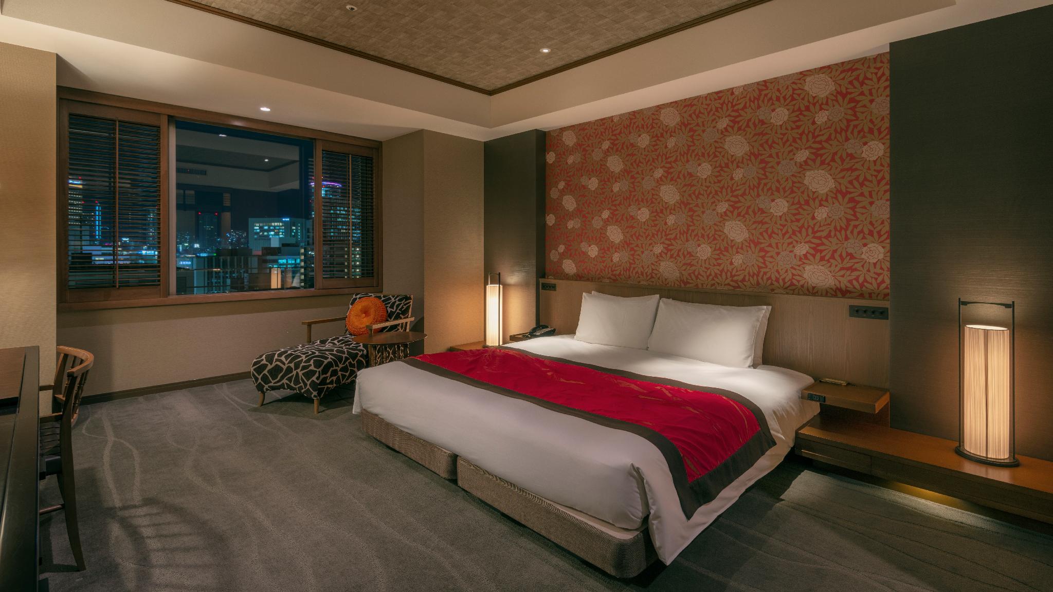 Oriental, King Bed, City Side, Night View, Middle Floor