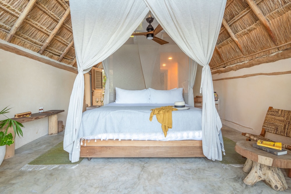JUNIOR SUITE, OCEAN FRONT, TOP FLOOR