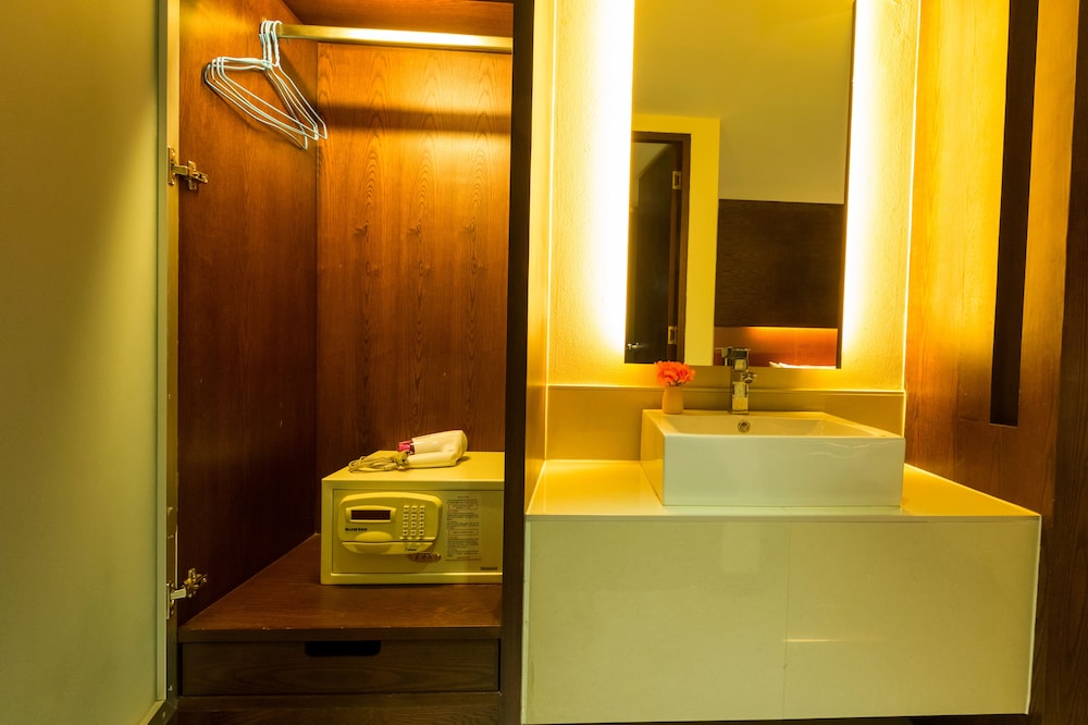 Collection O The Bangkok Airport Link Suite 56/56