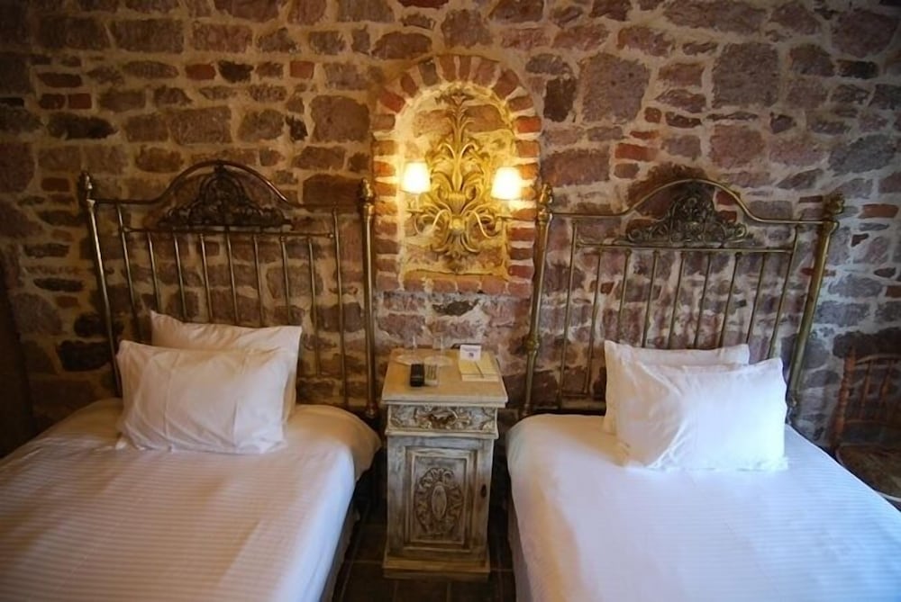 STANDARD, DOUBLE OR TWIN BED