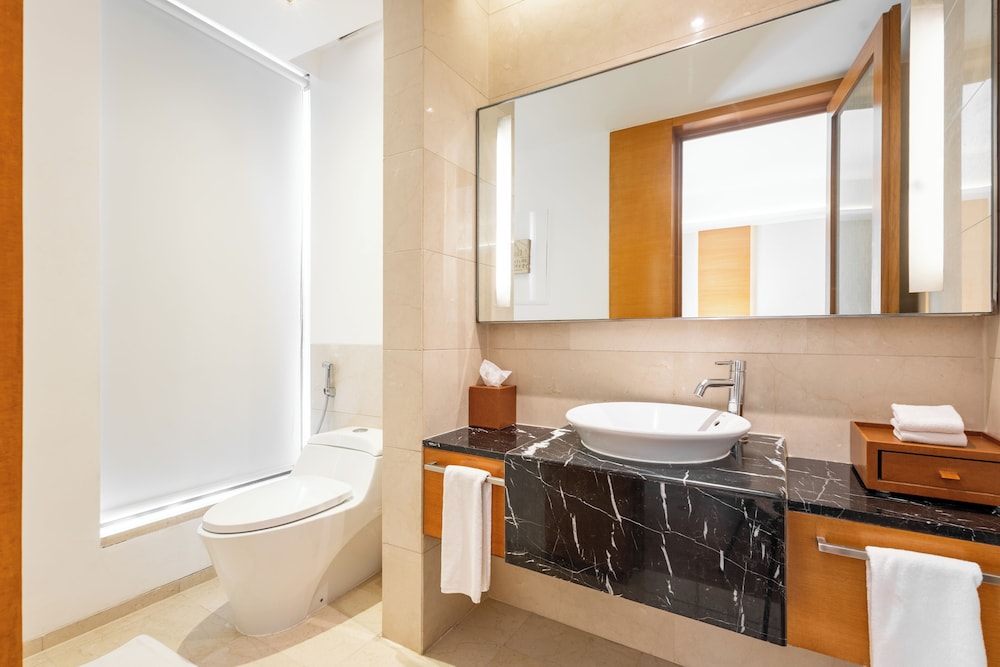 Hyatt Pune 70/70