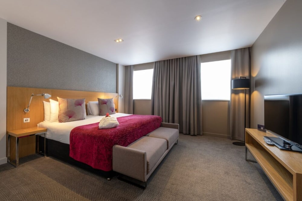 SUPERIOR, KING BED