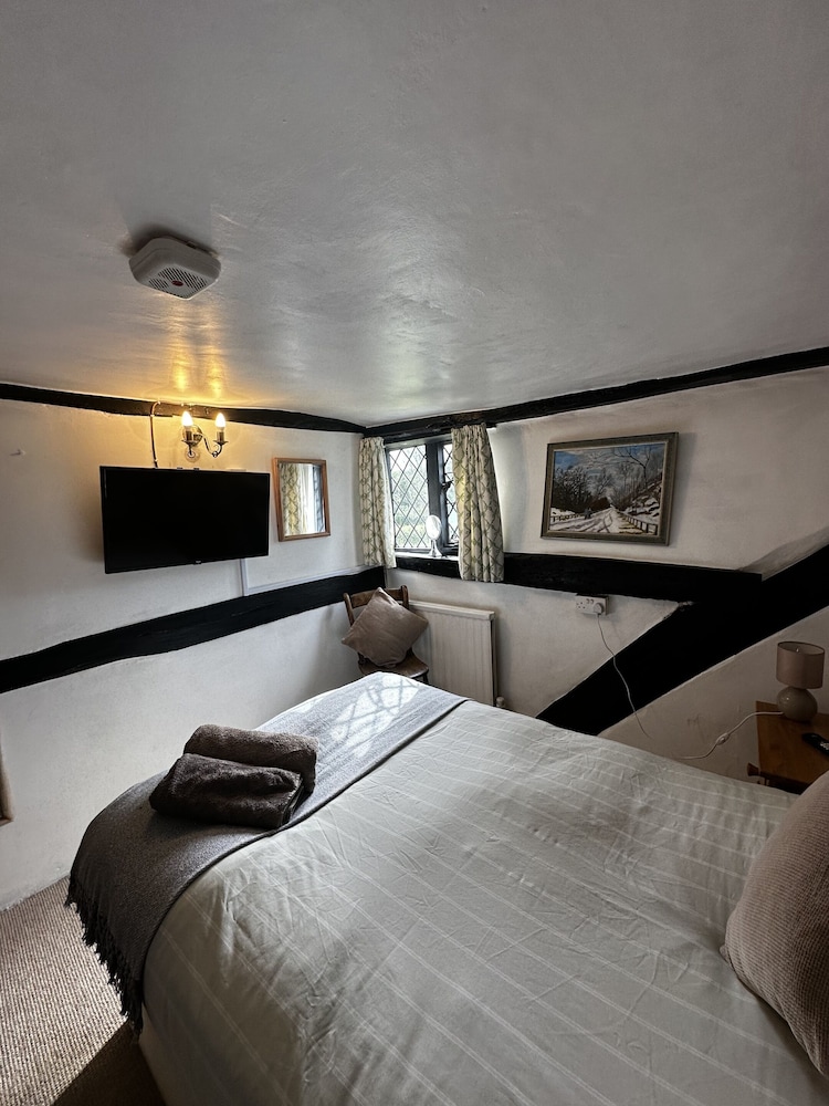 Dunsfold B&amp;B 18/44
