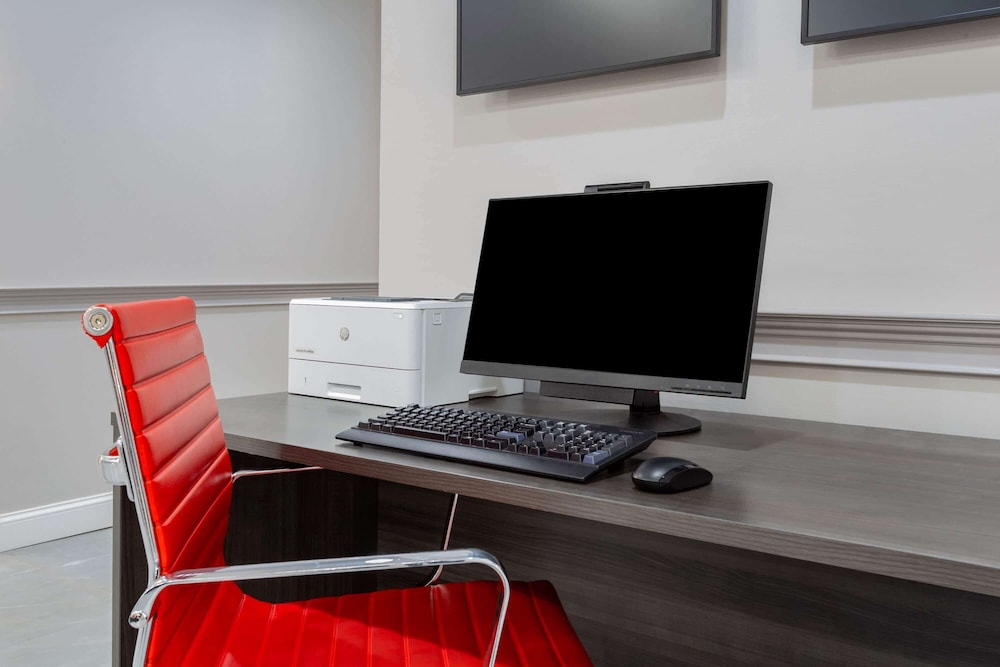 Ramada by Wyndham Hartford North / Bradley Airport 35/48