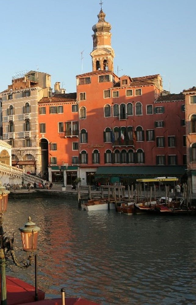 Rialto Hotel 56/66