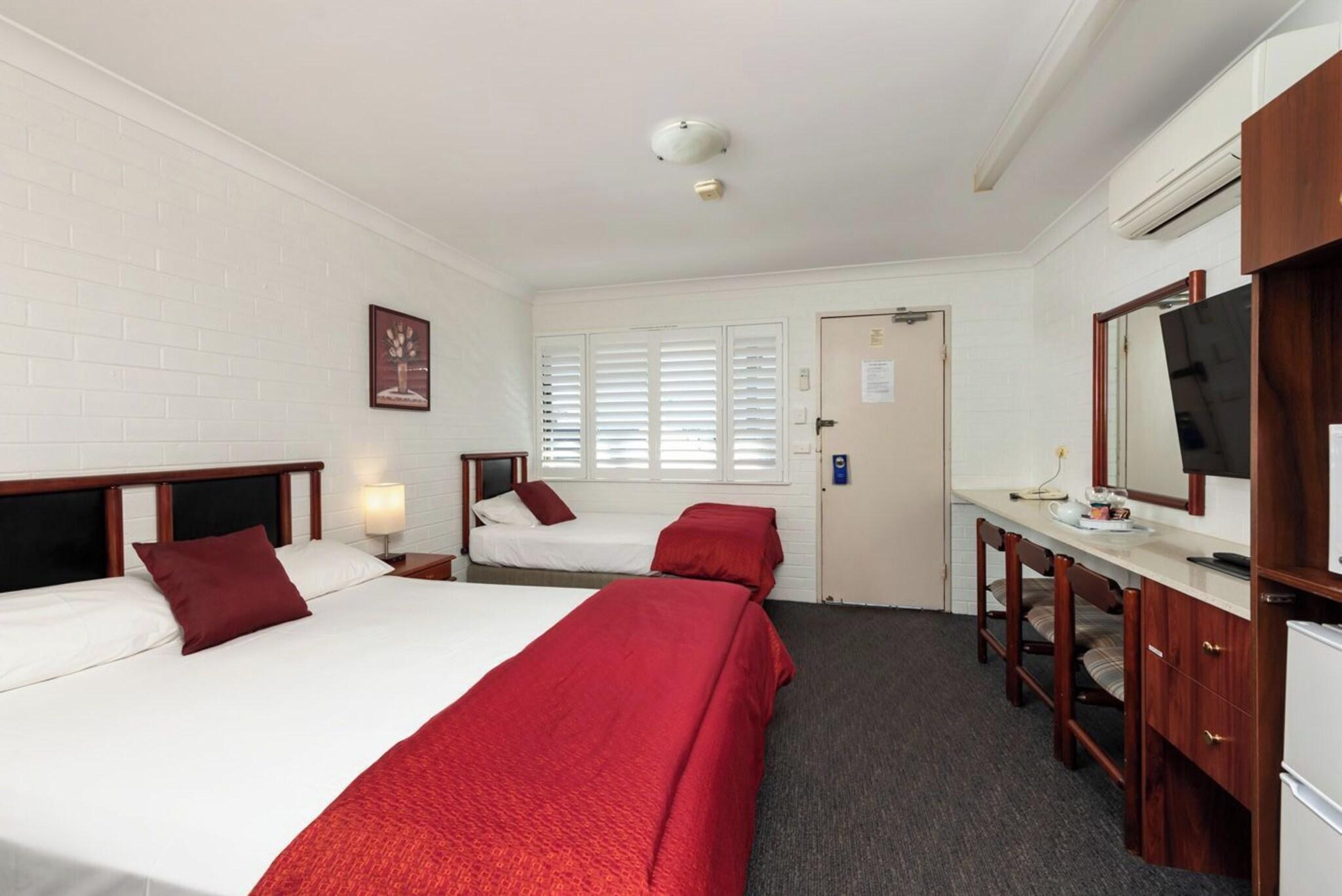 Deluxe, Twin Beds