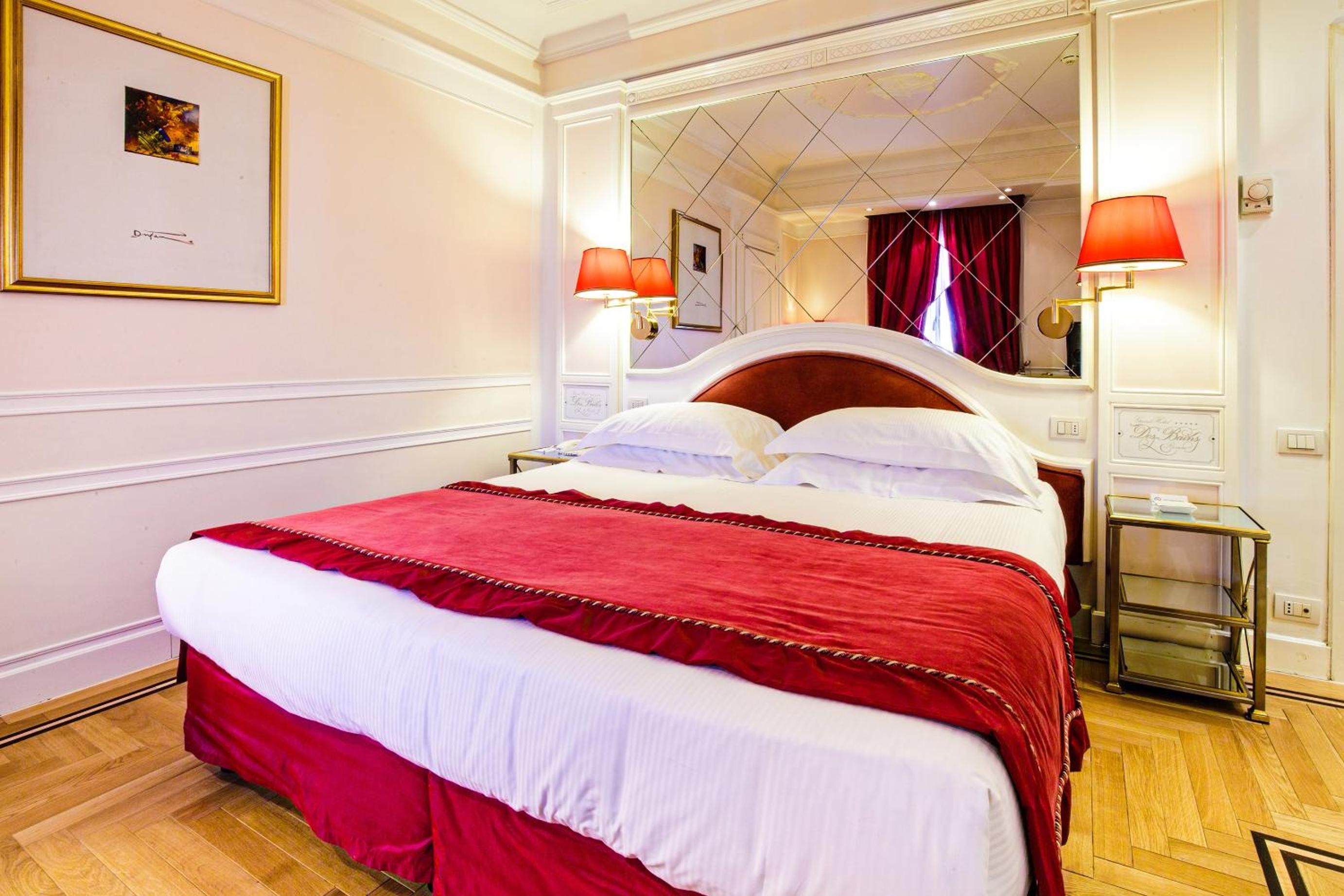 غرفة كلاسيكية بسرير مزدوج أو سريرين منفصلين بإطلالة على المسبح، Grand Hotel Des Bains 2/10