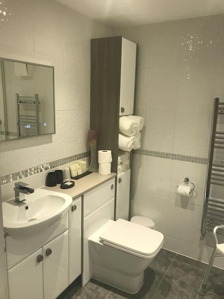 The White Hart Hotel 34/40