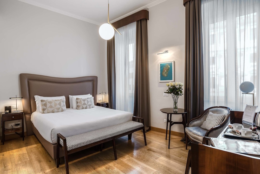suite, city view