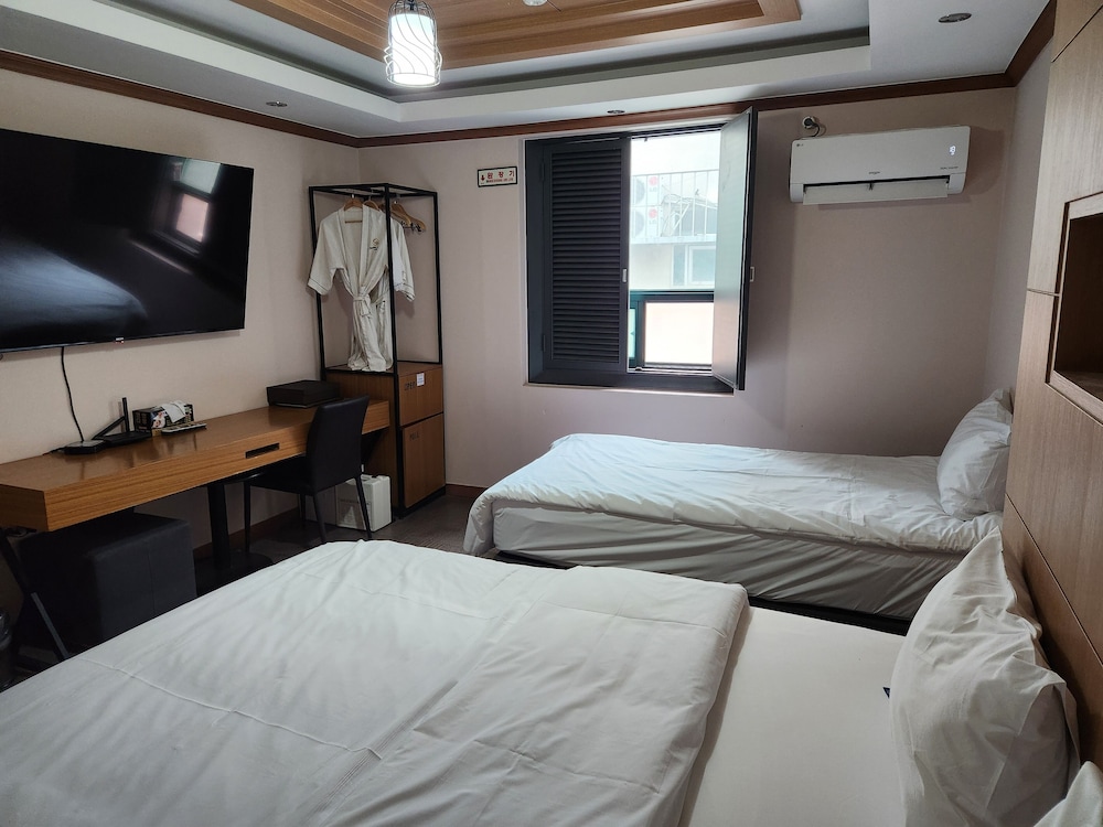 Central Plaza Hotel 14/50