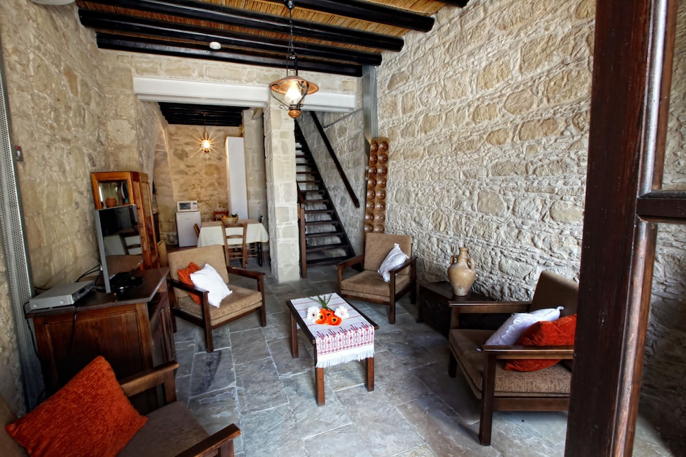 LEONIDAS VILLAGE HOUSES 25/45