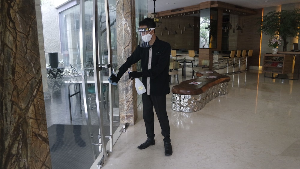 AYAKA SUITES 37/70