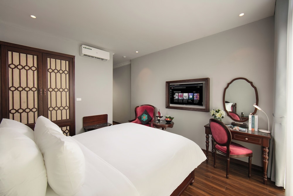 JUNIOR, DOUBLE BED, CITY VIEW, BALCONY