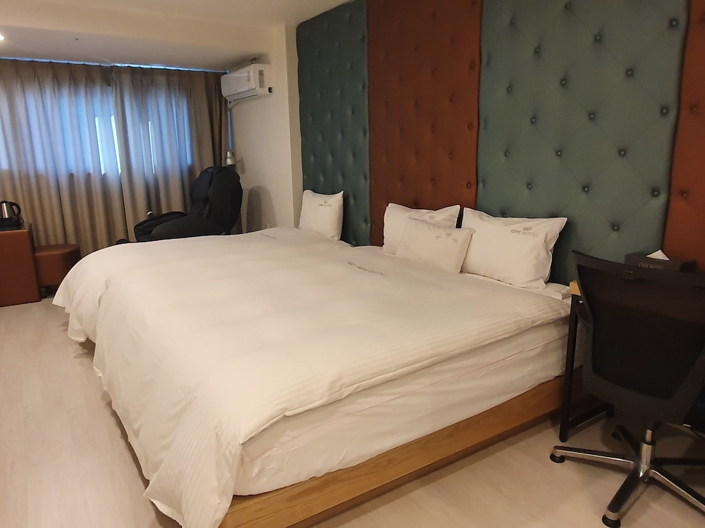 CNN Hotel 3/50