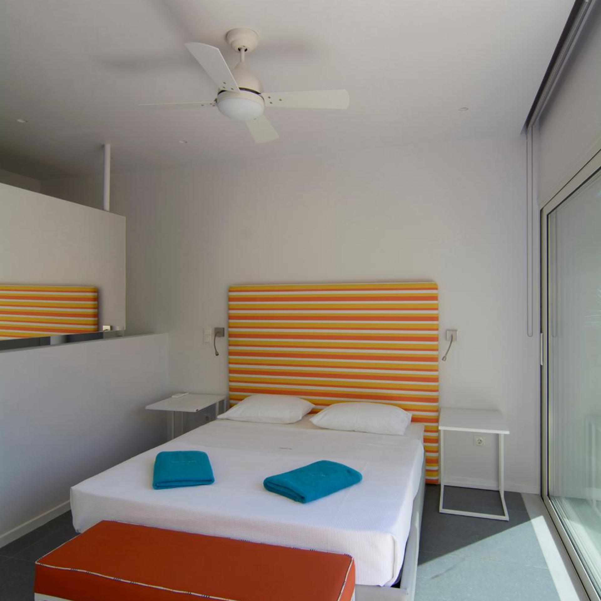 Suite, Sea View, Lavender Cove 2/10