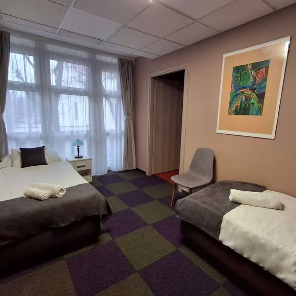 Hotel Unicornis 60/83