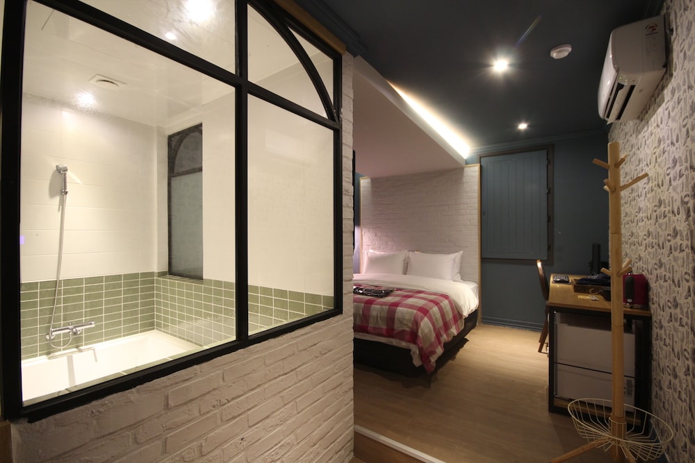 25 Hours Hotel 2 28/50