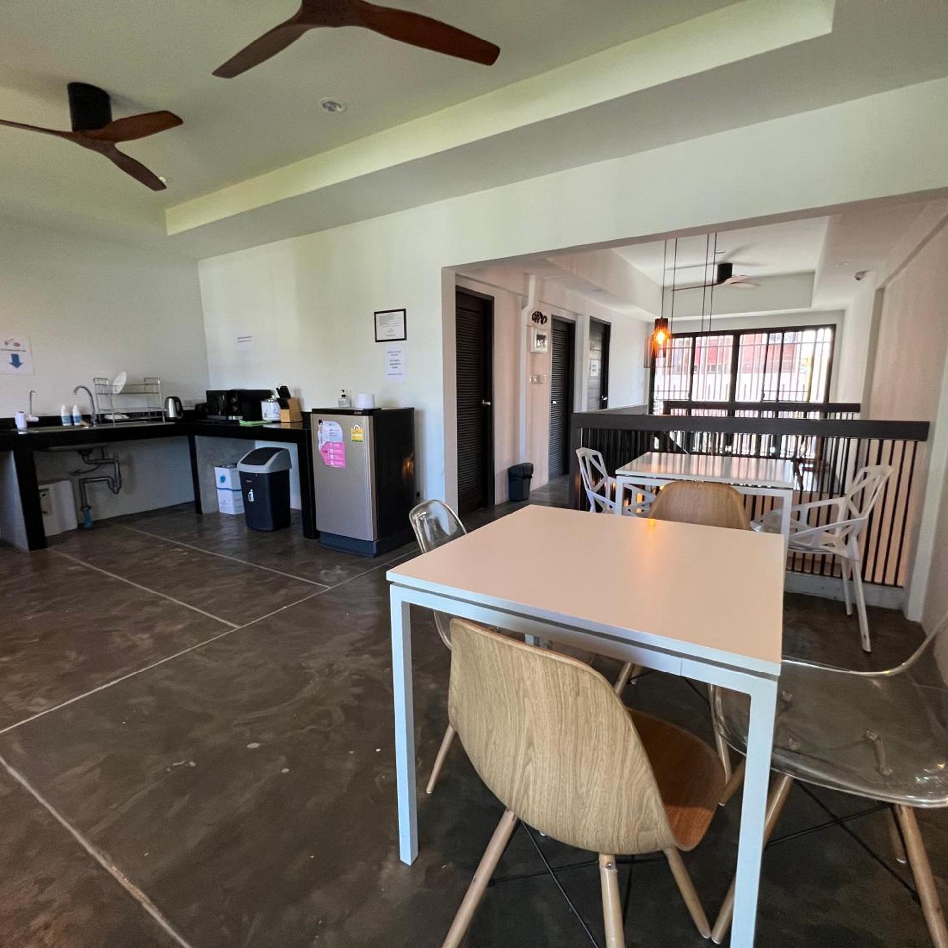 Litera Hostel Adults Only 62/71