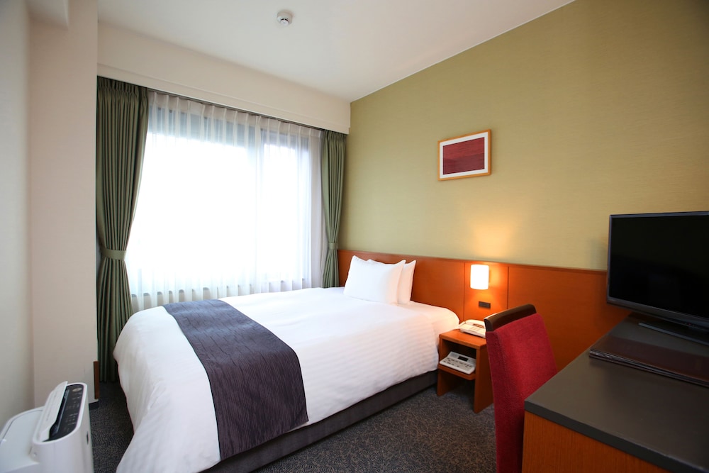 ROOM, SEMI DOUBLE BED