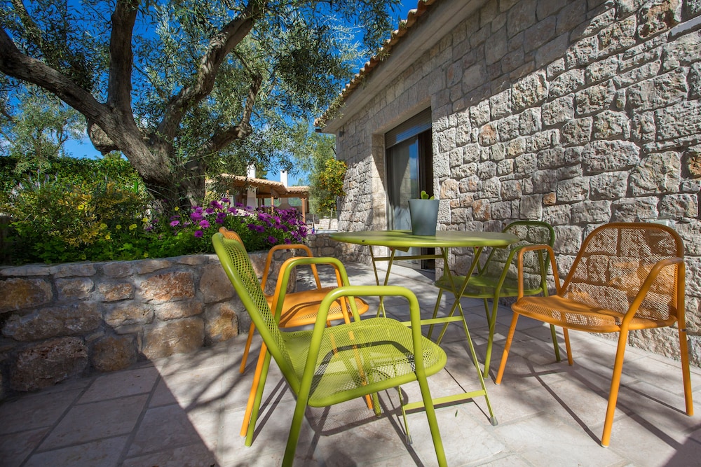 Anthemion Suites And Villas 40/50