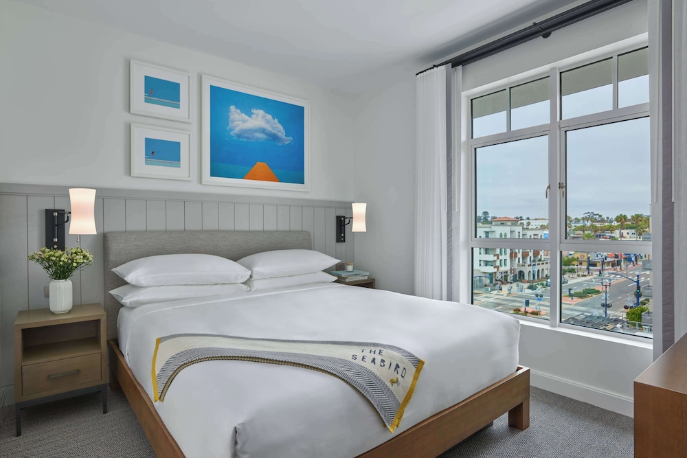 Cityscape, Family, King Bed, Sofa