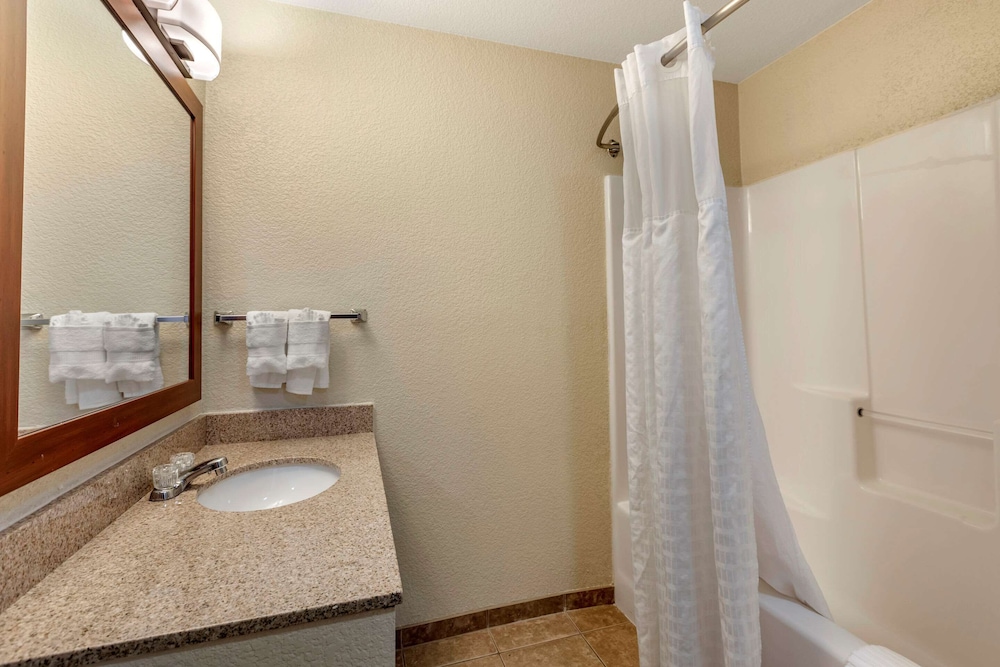 Comfort Inn & Suites Greeley, CO 50/54