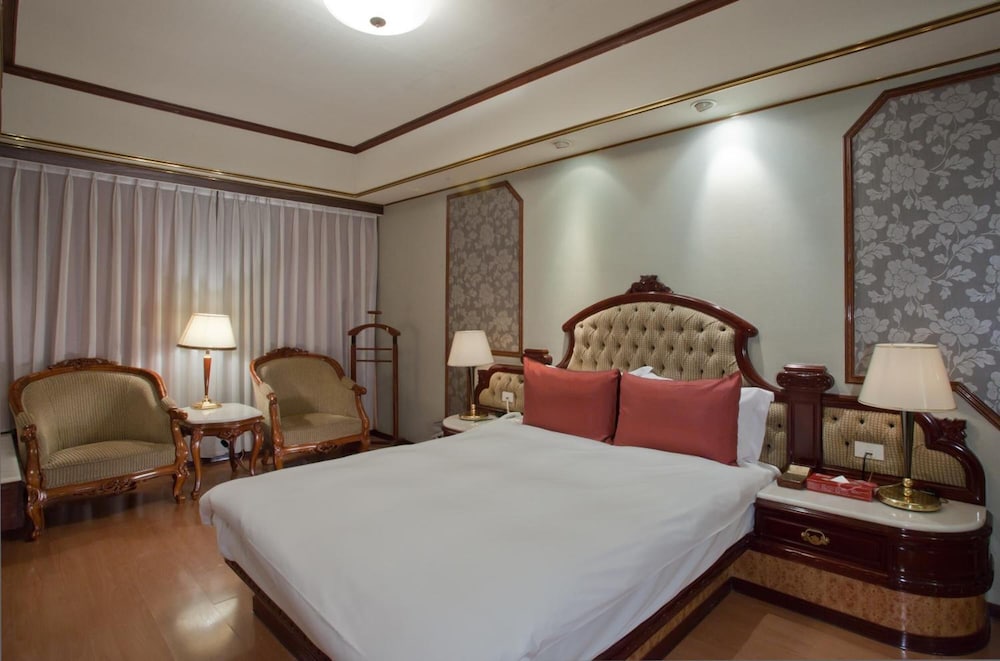 Charming City Sungshan Hotel 30/50