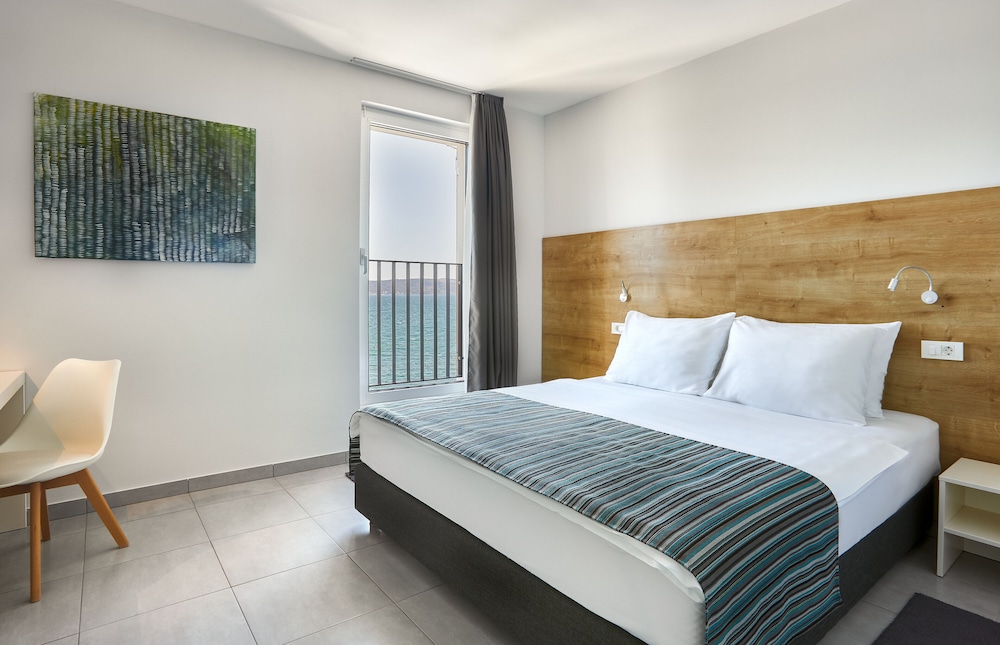 HOTEL STACIJA 13/64