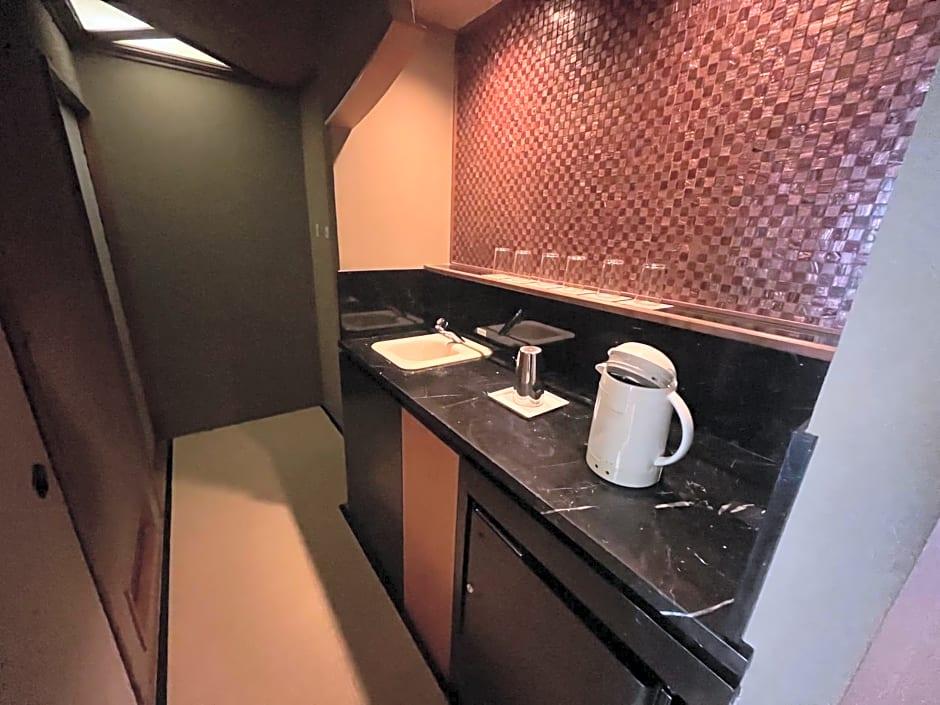 Jasmac Plaza Hotel 44/46