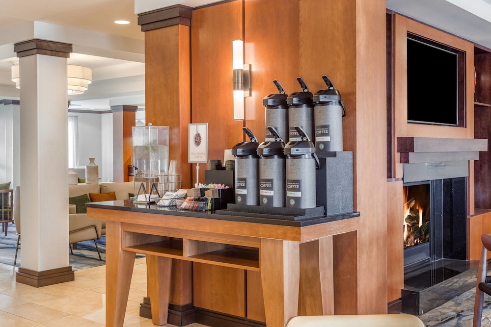 Fairfield Inn Suites by Marriott Madison East 32/35