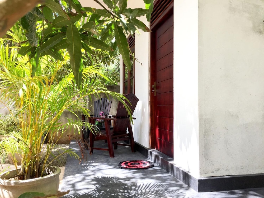 Damith Tourist Inn 32/44
