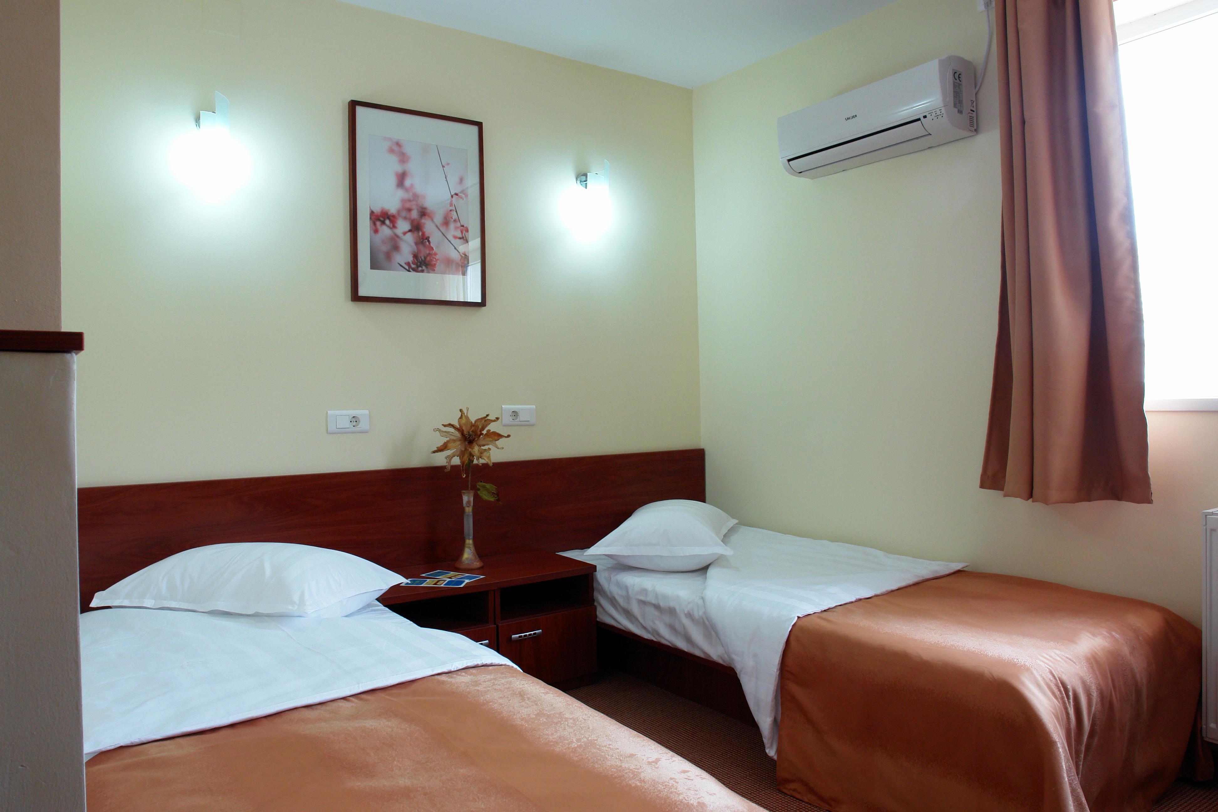 Standard, Twin Beds